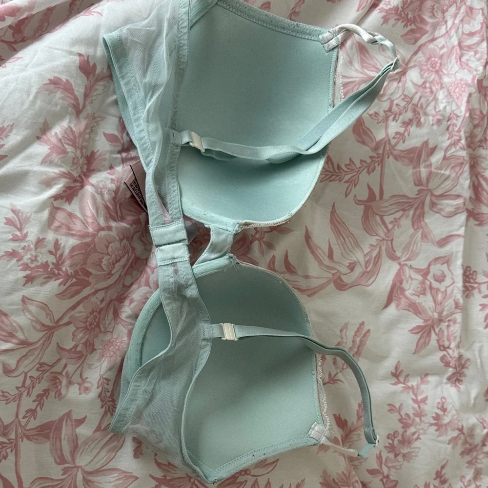 Victoria's Secret Pastel Lace Push Up Bra - Picture 5 of 9